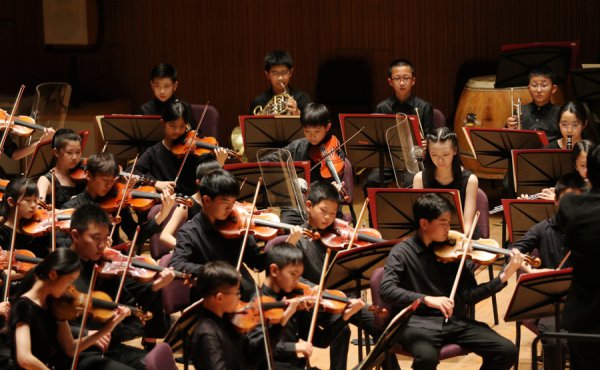 一年一聚拢，MISA学生节日乐团十年来点亮七百多名少年的音乐梦