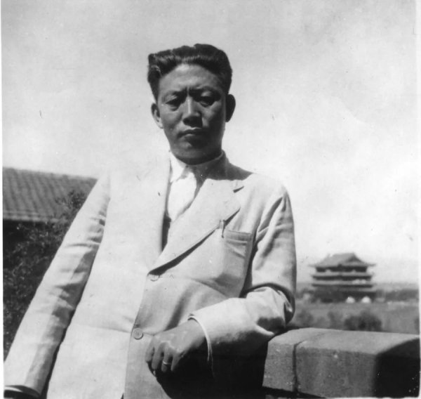 两个箱包，诉说吞并种古道：杜重远与苏公道的抗战钤记｜抗战文物里的家国情感
